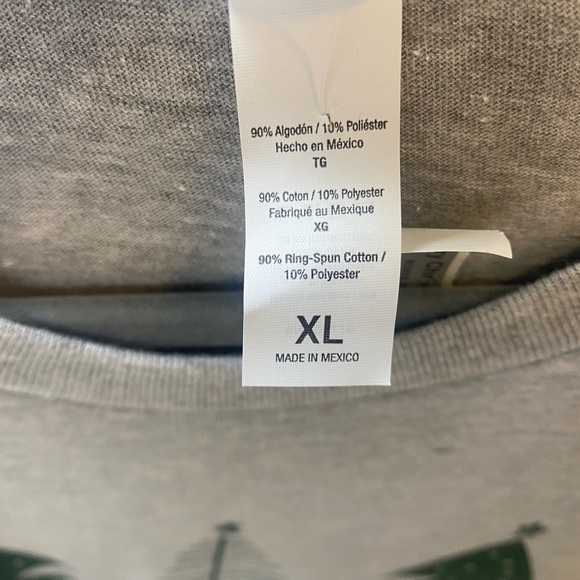XL-NWT Merry Christmas Trees Grey Tee - Picture 5 of 5